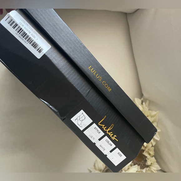 NWT Lulu’s White Boots - Picture 9 of 13